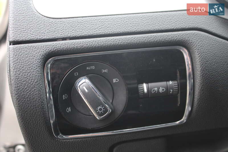 Универсал Skoda Superb 2012 в Жовкве