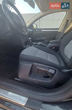 Лифтбек Skoda Superb 2011 в 