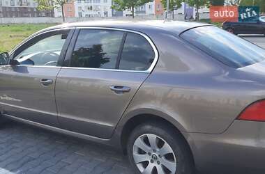Лифтбек Skoda Superb 2012 в 