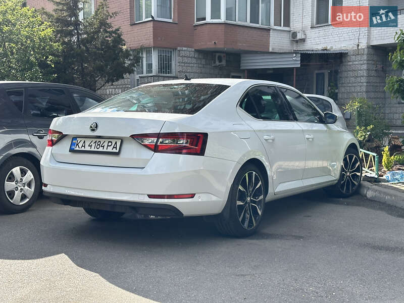 Лифтбек Skoda Superb 2015 в Киеве