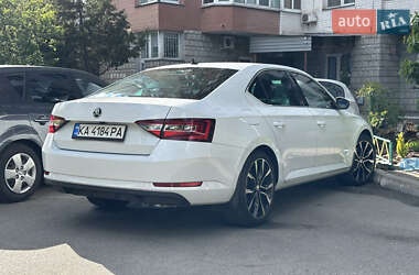 Лифтбек Skoda Superb 2015 в 