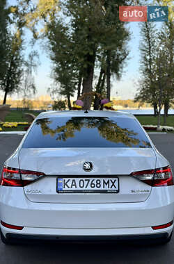 Лифтбек Skoda Superb 2015 в 