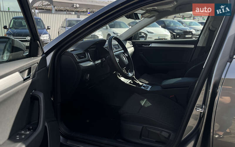 Ліфтбек Skoda Superb 2023 в Мукачевому