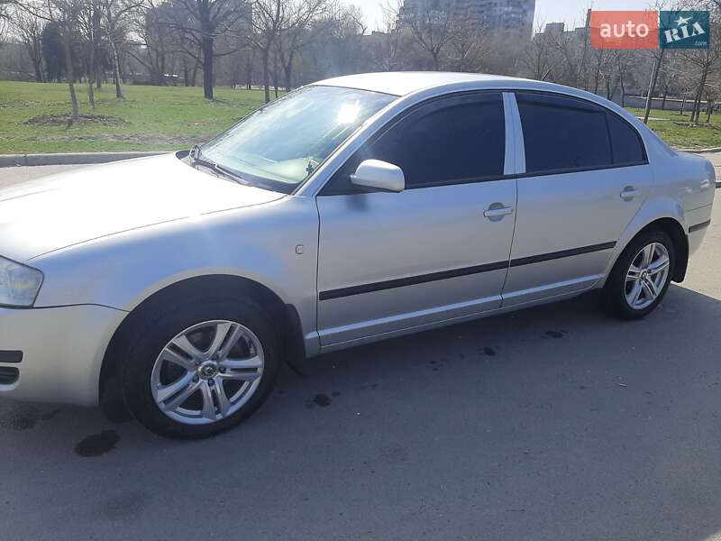 Лифтбек Skoda Superb 2006 в Днепре