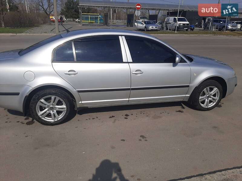 Лифтбек Skoda Superb 2006 в Днепре