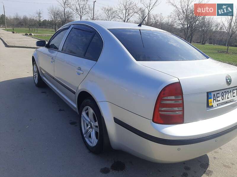 Лифтбек Skoda Superb 2006 в Днепре