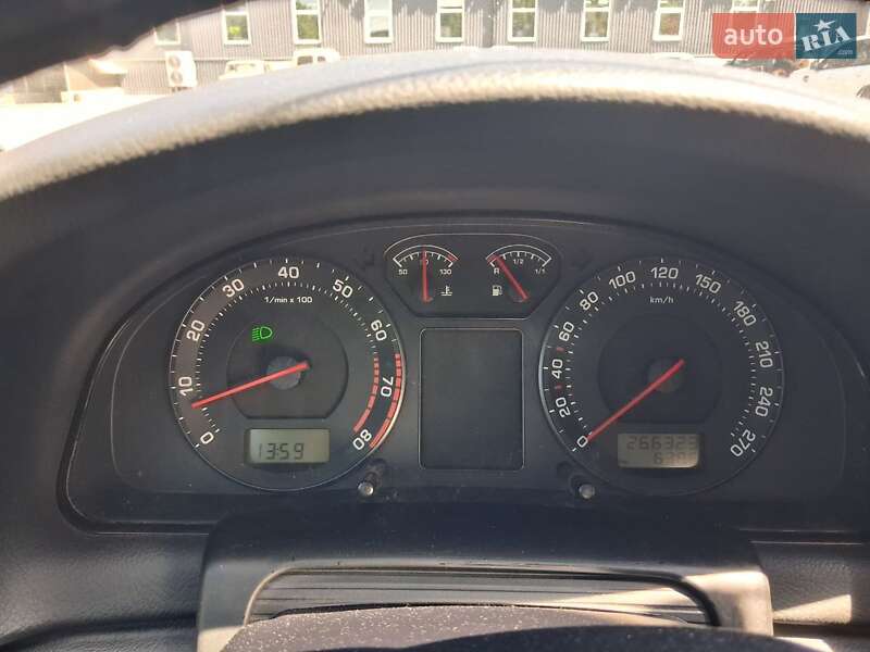Лифтбек Skoda Superb 2004 в Чернигове