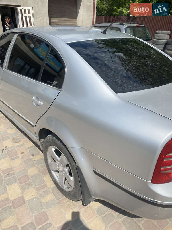 Лифтбек Skoda Superb 2002 в Чорткове