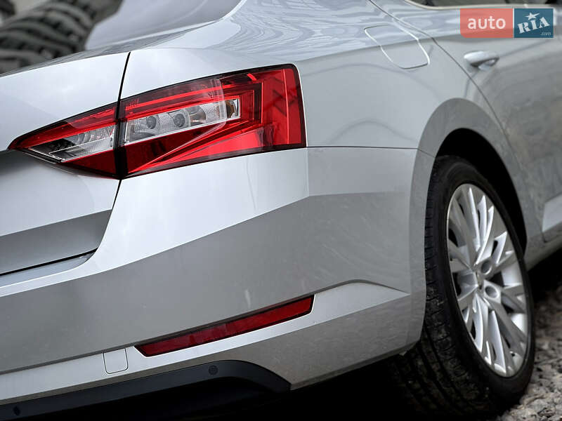 Ліфтбек Skoda Superb 2022 в Ужгороді