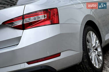Лифтбек Skoda Superb 2022 в 