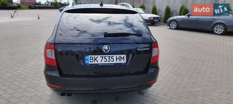 Универсал Skoda Superb 2011 в Сарнах