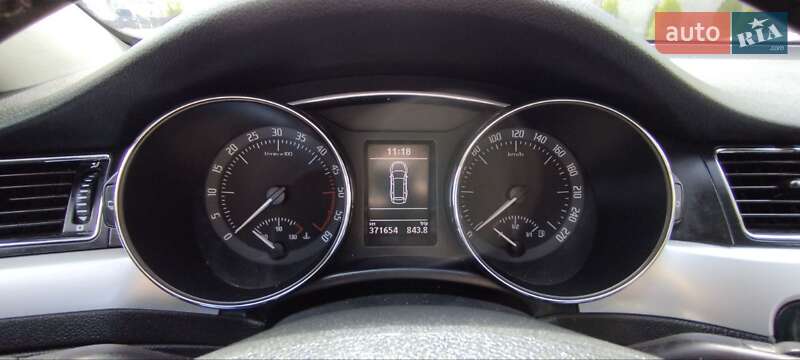 Универсал Skoda Superb 2011 в Сарнах