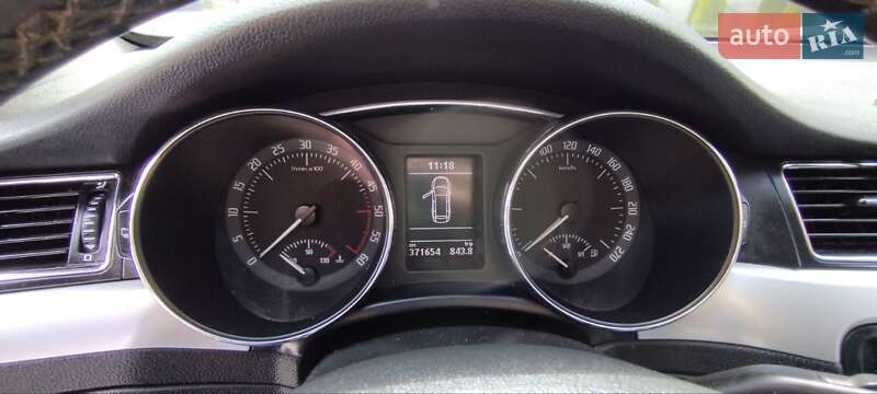Универсал Skoda Superb 2011 в Сарнах