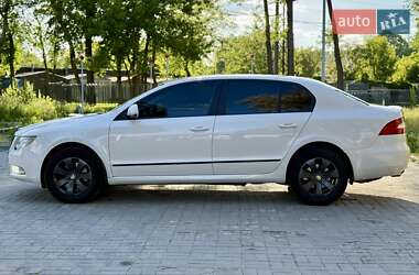 Лифтбек Skoda Superb 2013 в 