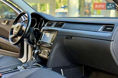 Лифтбек Skoda Superb 2013 в 