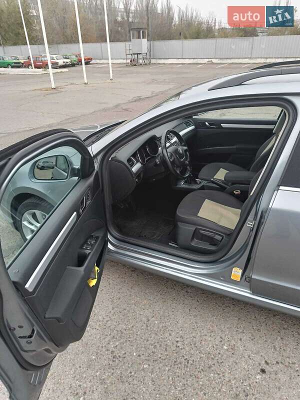 Универсал Skoda Superb 2011 в Николаеве
