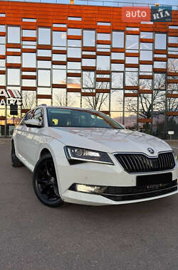 Универсал Skoda Superb 2018 в Вишневом