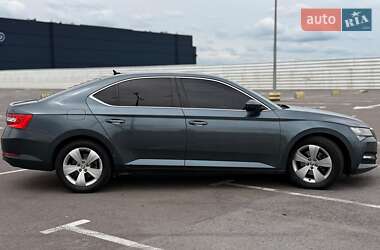 Лифтбек Skoda Superb 2019 в 