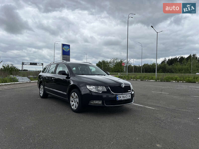 Универсал Skoda Superb 2012 в Бродах