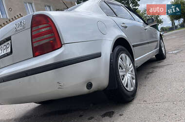 Лифтбек Skoda Superb 2005 в 