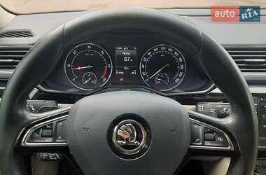 Лифтбек Skoda Superb 2016 в 