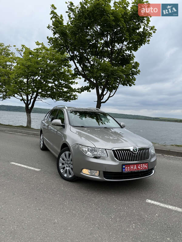Універсал Skoda Superb 2011 в Бурштині