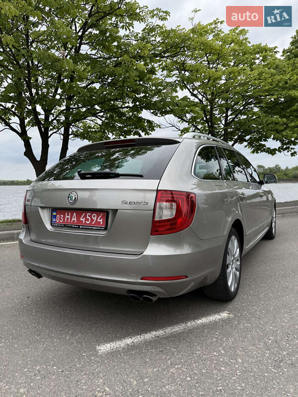Універсал Skoda Superb 2011 в Бурштині