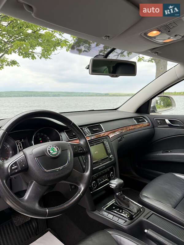 Універсал Skoda Superb 2011 в Бурштині