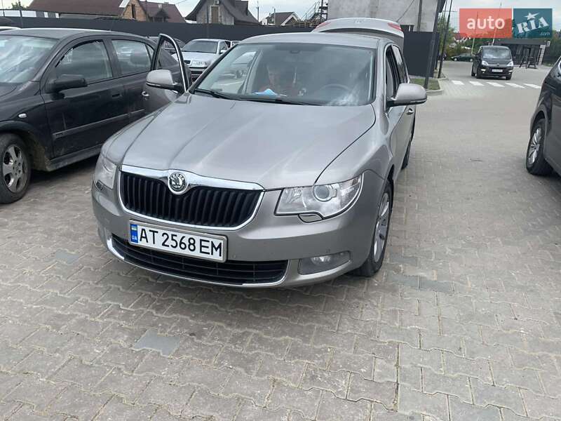 Лифтбек Skoda Superb 2010 в 