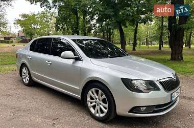 Лифтбек Skoda Superb 2013 в 