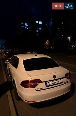 Лифтбек Skoda Superb 2013 в 