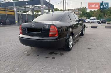 Лифтбек Skoda Superb 2002 в 