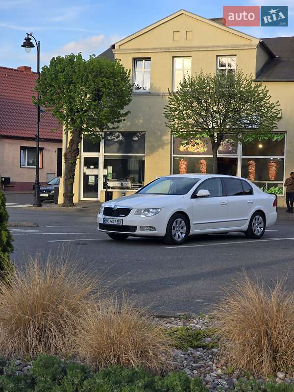 Skoda Superb 2011