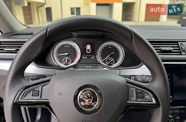 Лифтбек Skoda Superb 2019 в 