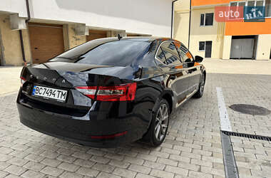 Лифтбек Skoda Superb 2019 в 