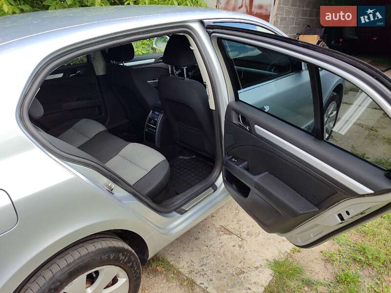 Лифтбек Skoda Superb 2012 в Каневе