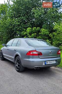 Лифтбек Skoda Superb 2011 в 