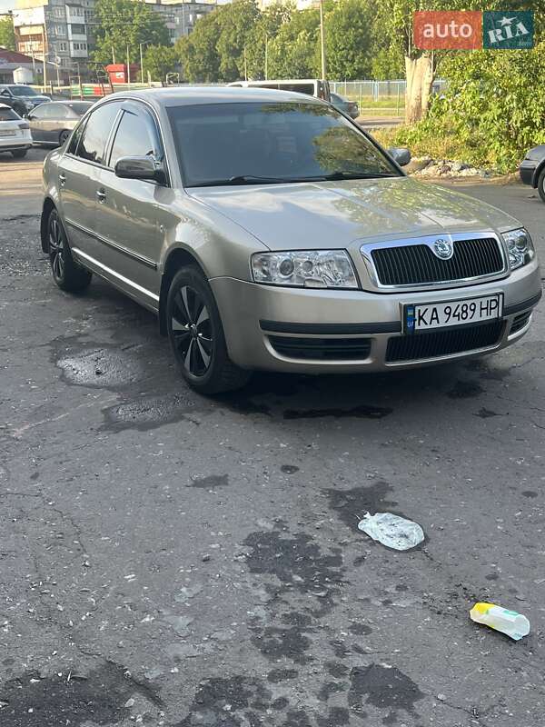 Лифтбек Skoda Superb 2006 в Каменском