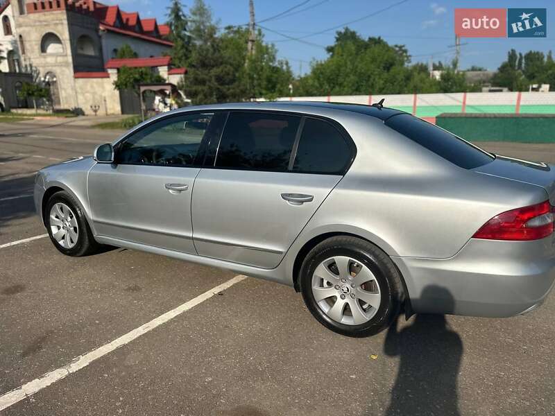 Лифтбек Skoda Superb 2013 в Доброславе