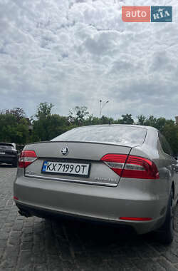 Лифтбек Skoda Superb 2013 в 
