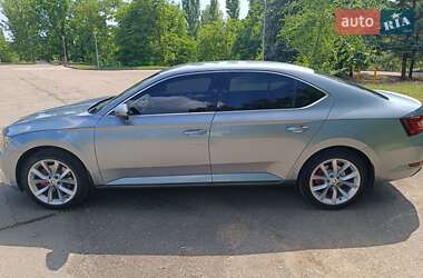 Лифтбек Skoda Superb 2016 в 