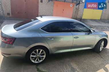 Лифтбек Skoda Superb 2016 в 