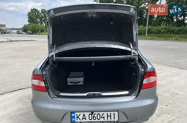 Лифтбек Skoda Superb 2012 в 