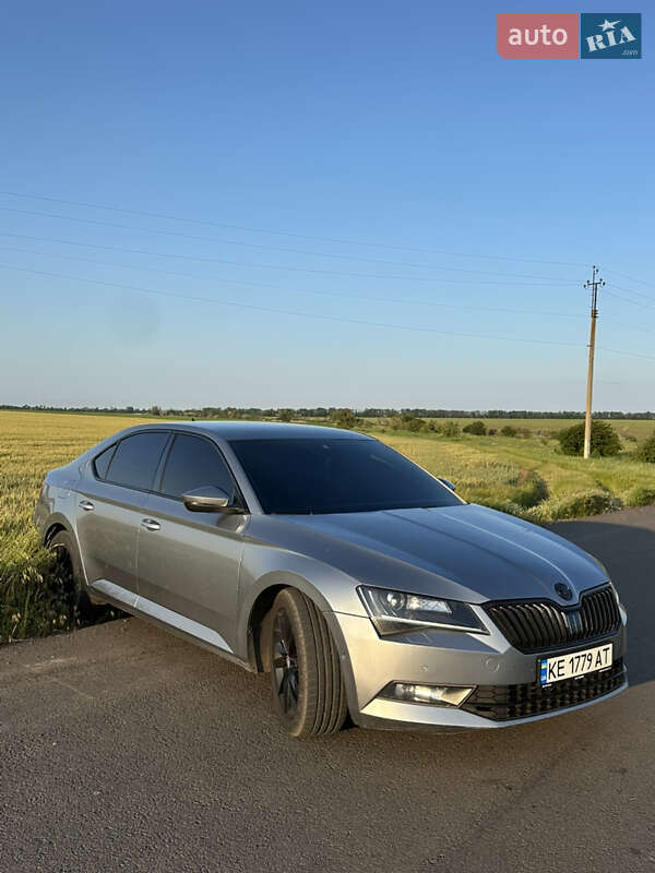 Лифтбек Skoda Superb 2016 в Кривом Роге