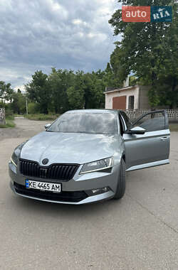 Лифтбек Skoda Superb 2016 в 
