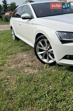Универсал Skoda Superb 2019 в 