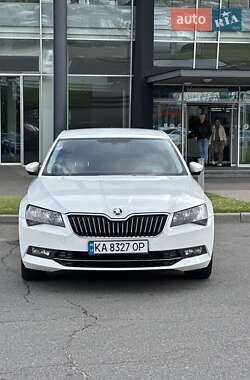 Лифтбек Skoda Superb 2016 в 