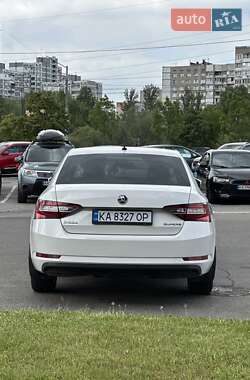 Лифтбек Skoda Superb 2016 в 