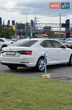 Лифтбек Skoda Superb 2016 в 