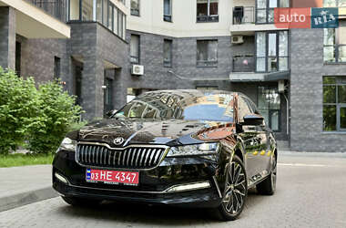 Лифтбек Skoda Superb 2022 в 